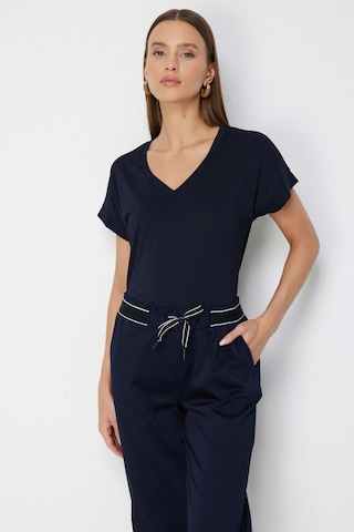 On Kadın V Yaka Parçalı T-shirt 71475 Lacivert