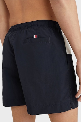 Tommy Hilfiger Erkek Mayo Short UM0UM02744 DW5 LACİVERT