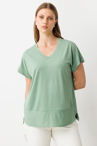 On Kadın Büyük Beden V Yaka Parçalı T-shirt 71476 Haki