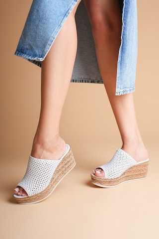 Analin Shoes Kadın Hakiki Deri Delikli Dolgu Topuk Terlik Beyaz