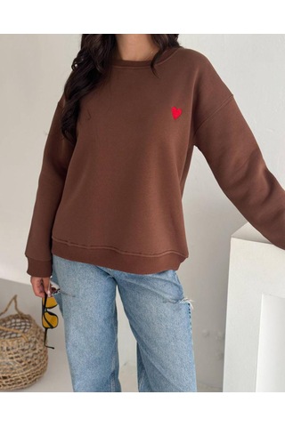 İs Berceste Kadın Bisiklet Yaka Kalp Nakışlı 3 İplik Şardonlu Sweatshirt Kahverengi