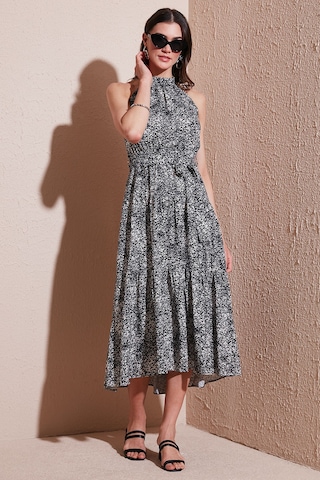 Lela Desenli Regular Fit Halter Yaka Kemerli Midi Boy Bayan Elbise 6772030 Siyah