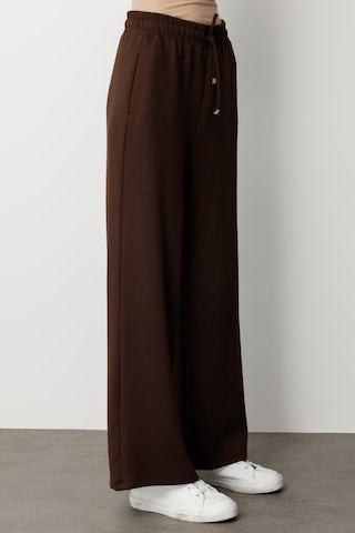 Mizalle Beli Lastikli Yumuşak Dokulu Kahverengi Jogger Panton Kahverengi