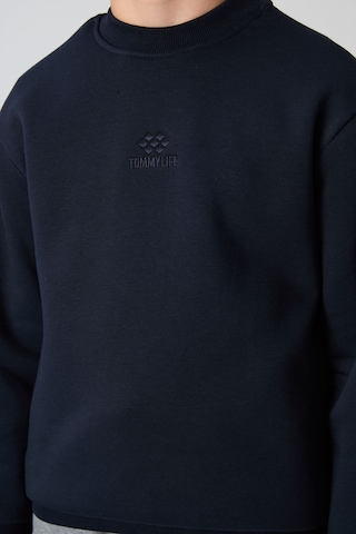 Tommylife Tommy Life Lacivert Pamuklu Kalın İçi Tüylü Yumuşak Dokulu Standart Fit Nakışlı Erkek Çocuk Sweatshirt - 11232 Lacivert