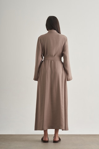 Mizalle Modal Karışımlı Kuşaklı Vizon Rengi Uzun Gömlek Elbi Vizon