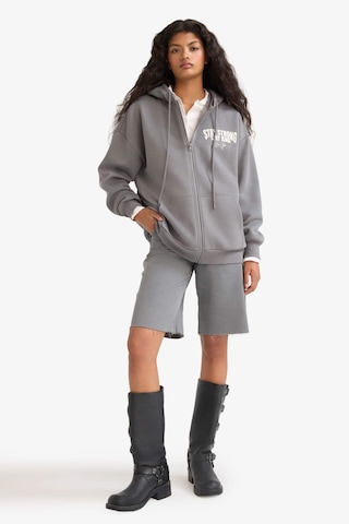 Defacto Normal Bel Kısa Paça Gabardin Bermuda Şort D0965AX24SMGR449 Gri