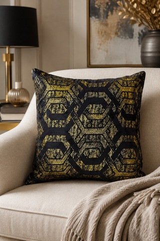 Siyah Gold Geometrik Desenli Dekoratif Kırlent Kılıfı 43x43 Cm