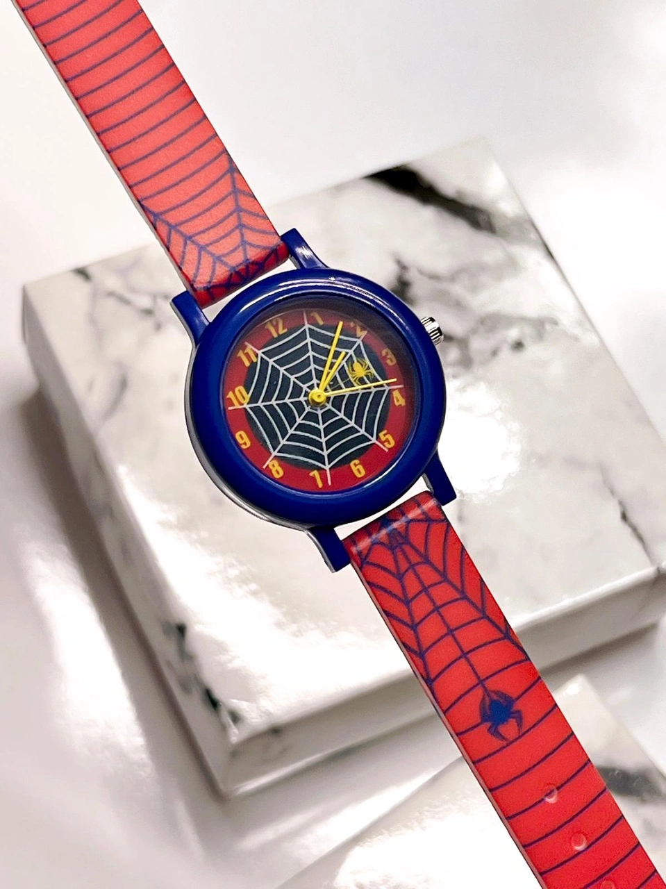 Coliseum Renkli Ve Figürlü Özel Kutulu Çocuk Kol Saati Ft.cls.ck08 Çok Renkli