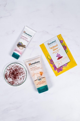Himalaya Meyan Kökü & Safran Yüz Yıkama Jeli 150 ML + Yüz Peeling 75 ML + Safran & Vitamin C Yüz Maskesi 30 G