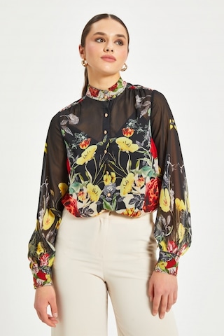 Yüksek Yaka Düğmeli Volan Kol Gömlek Çiçek Desenli, Şifon Dokulu, Günlük Ve Zarif Kullanıma Uygun Siyah