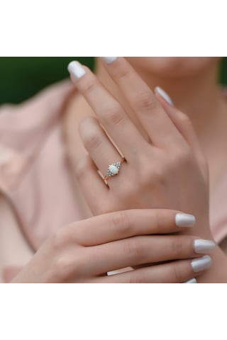 Kadın Beyaz Opal Queen Altın Yüzük Kadın Beyaz Opal Queen Altın Yüzük