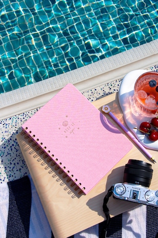 A5 Spiralli Sert Kapak Keten Düz Çizgisiz Tarihsiz Not Defteri Şeker Pembe Şeker Pembe