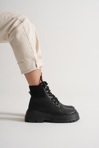 Kalın Eva Taban Boğazı Lastikli Bağcıklı Kadın Siyah Bot Tbgzgn505 Siyah