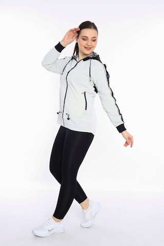 Escetic Ekru Kadın Spor Kapişonlu Su İtici Rüzgarlık Fermuarlu İnce Ceket 6560-3572-ekru Ekru