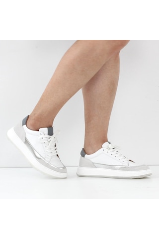 Kadın Beyaz Bağcıklı Kalın Tabanlı Deri Sneaker