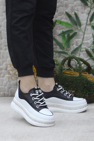 Fort Guja 24k308-1 Siyah Taş Detaylı Kalın Taban Casual Kadın Ayakkabı 001