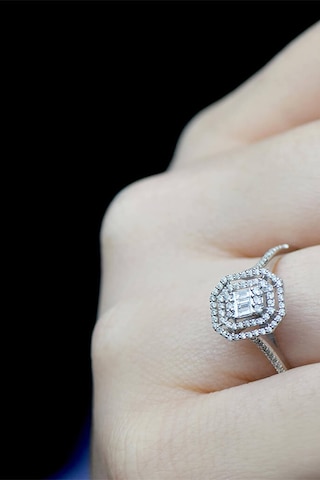 0.45 Ct Modern Tasarım Baget Kare Tektaş Yüzük