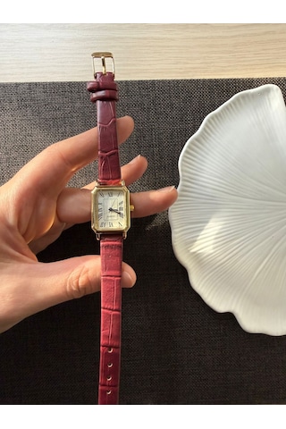 Retro Minimal Deri Kordon Vintage Kadın Kol Saati Bordo Kordon Altın 04596052
