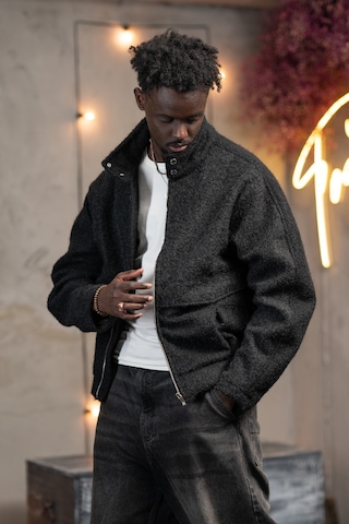 Oversize Crop Model Yan Cepli Astarlı Kırçıllı Mont Siyah