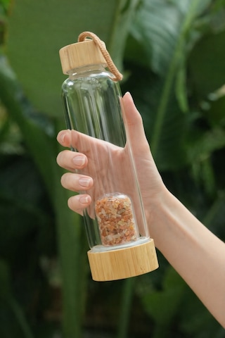 Sarı Adventurin Doğal Taş Bambu Kapaklı Cam Su Matarası - 550 Ml - Özel Kılıflı Beyaz Sarı Adventurin Doğal Taş Bambu Kapaklı Cam Su Matarası - 550 Ml - Özel Kılıflı Beyaz