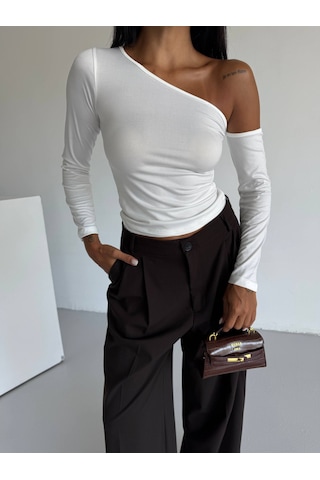 Trendhazan Slim-dar Kalıp Sandy Kumaş Asimetrik Yaka Omuz Detaylı Crop / Bluz Beyaz Beyaz