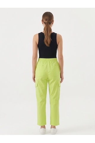 Neden Tekstil Kadın Rahat Fit Kemerli Yeşil Kargo Pantolon - Açık Yeşil