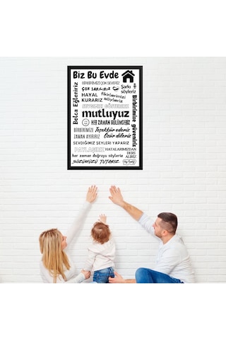 Bu Evde Her Zaman Gülümseriz Yazısı Beyaz Çerçeve Görünümlü Gri Zemin Beyaz Yazılı 40x55 Pvc 1mm