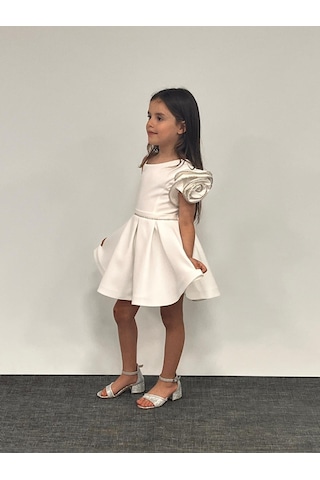 Kız Çocuk Abiye Krem Kısa Tek Omuz Gül Detaylı Krep Kumaş Abiye Elbise 5-10 Yaş Siyah