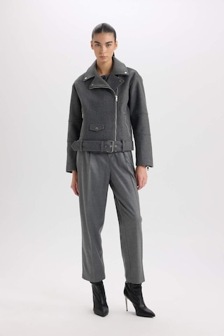 DeFacto Regular Kalıp Ceket Yaka Cepli Kemerli Fermuarlı Kısa Kaşe Kaban B8830AX25SPAR153 Antrasit