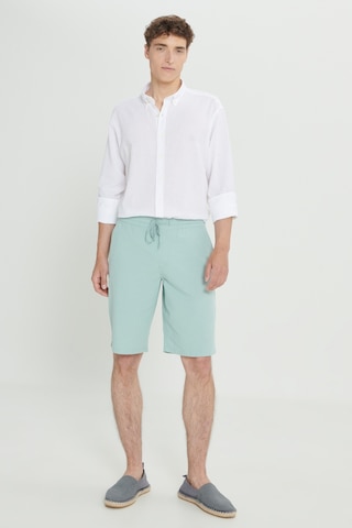 AC&Co / Altınyıldız Classics Erkek Açık Mint Yeşili Comfort Fit Rahat Kesim Yan Cepli Keten Şort Mint