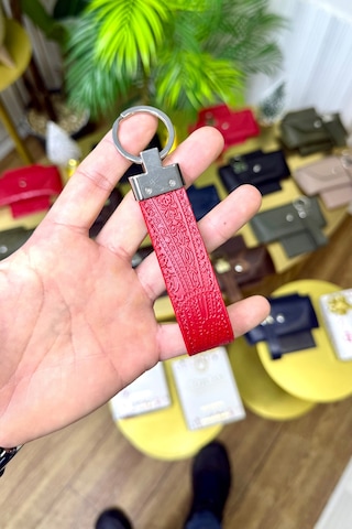 Kırmızı Motifli Hakiki Deri Premium Anahtarlık Kişiye Özel İsim Baskılı