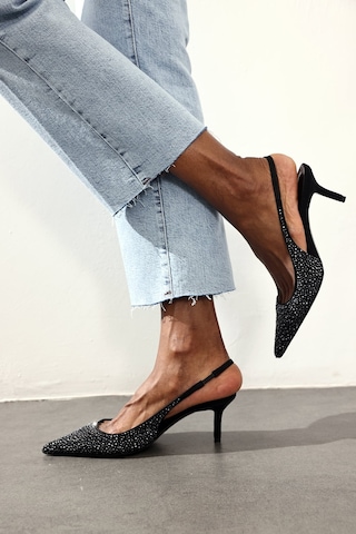 5In1Canpolat Siyah Taşlı Sivri Burun Slingback 26014