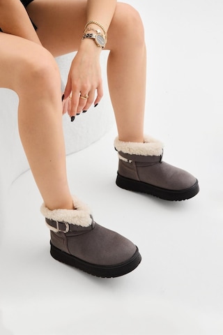 Kalın Poli Taban Kürk Detaylı Süet Görünümlü Kadın Füme Günlük Bot Tbldy540 Füme