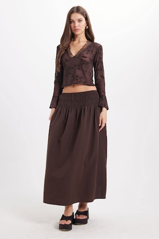 Tudors Kadın Slim Fit Dar Kesim V Yaka Uzun Kollu Dantel Detaylı Kahverengi Bluz-50783