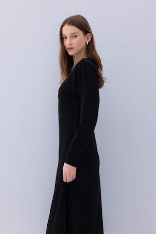 DeFacto Relax Fit Bisiklet Yaka Krep Uzun Kollu Maxi Siyah Elbise D7485AX24WNBK81 Siyah