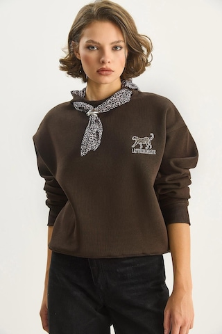 Shade Kadın Fular Detaylı Leopar Nakışlı Üç İplik Şardonlu Oversize Sweatshirt 6917 60283616 - Acı Kahve Çok Renkli
