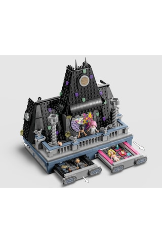 LEGO® Wednesday: Wednesday ve Enid’in Yurt Odası 76781 -10 Yaş ve Üzeri 4 Mini Bebek Figürü İçeren Yaratıcı Oyuncak Yapım Seti (750 Parça)