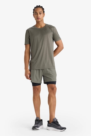 Defacto Defactofit Slim Fit Dar Kesim Bisiklet Yaka Çabuk Kuruyan Nefes Alabilen Esnek Kumaş Baskılı Sporcu Kısa Kollu Tişört E9318ax25aukh398 Haki