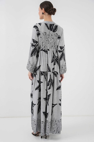 Gabria Ön Düğmeli Desenli Viskon Elbise Gri