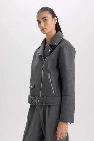 DeFacto Regular Kalıp Ceket Yaka Cepli Kemerli Fermuarlı Kısa Kaşe Kaban B8830AX25SPAR153 Antrasit