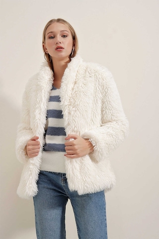 Giyim Dünyası Kadın Tüylü Peluş Mont Ekru 001