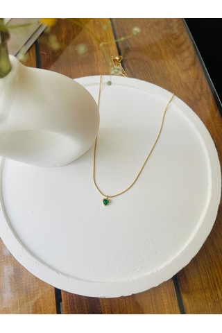 Minimal Yeşil Taşlı Kalp Detay Çelik Kolye Altın
