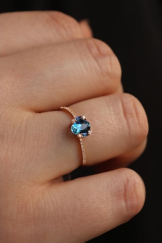 Oval Mavi Topaz Ve Pırlanta Yüzük 14 Ayar Rose Altın