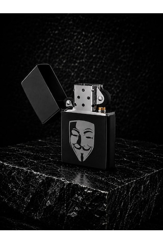 İsime Kişiye Özel V For Vendetta Temalı Benzinli Çakmak Premium Hediye Dolu Gönderim Siyah