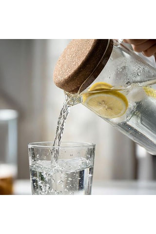 Kapaklı Borosilikat Cam Sürahi 2 Litre - Isıya Dayanıklı Minimalist Karaf Ve Detoks Şişesi