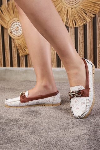 Günlük Kadın Babet Dikiş Detaylı Metal Tokalı Suni Deri Rahat Hafif Alçak Topuklu Ayakkabı 03 Beyaz-taba