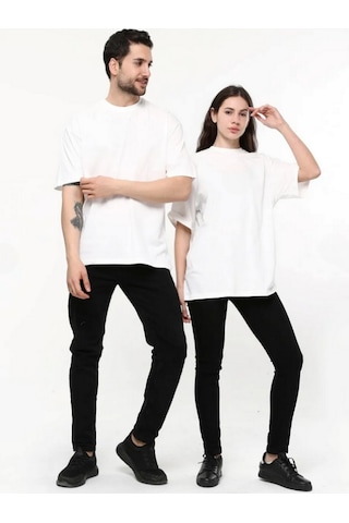 Unisex Beyaz Oversize Bol Kalıp T-shirt Çift Kombini Tavsiyesi Beyaz