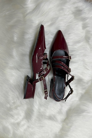 Günlük Kadın Rugan Sivri Burunlu Ayarlanabilir Kemerli Baretli Kısa Blok Topuklu Ayakkabı 455 - 54 Bordo