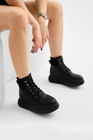 Kalın Poli Taban Lastik Boğazlı Bağcıklı Kadın Siyah Cilt Günlük Bot Tbrds005 Siyah Cilt