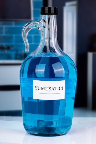 Dekoratif Cam Yumuşatıcı Şişesi 1500 Ml Siyah Kapaklı Şeffaf